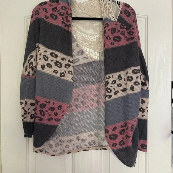 Cheetah lace cardigan - Picture 5 of 7